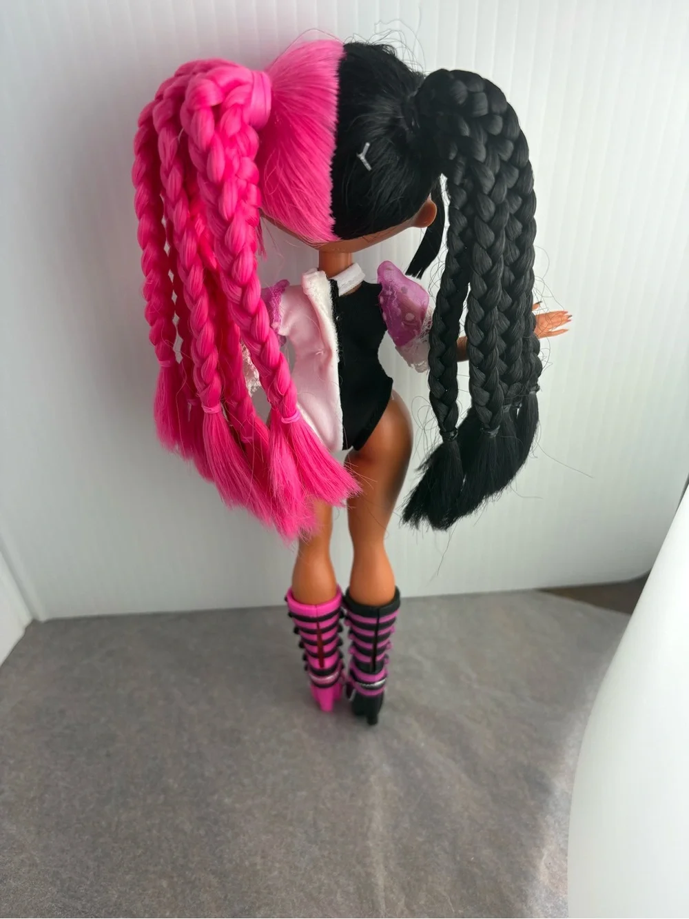 L.O.L. Surprise OMG Remix Rock Metal Chick Doll Clothes and Boots